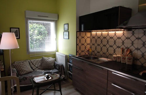 Meze Apartment | Holiday rental in private garden on the port
