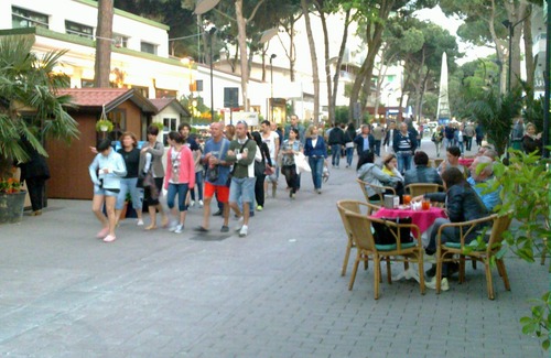 Lido degli Estensi Apartment | HOLIDAY RESIDENCE: sea and shopping within reach.