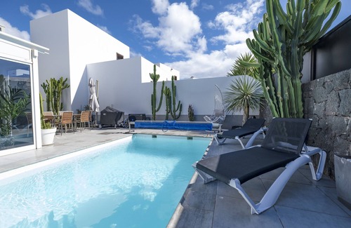 Playa Blanca Villa | Holiday Villa 'Casa Saidera' with Private Pool, Wi-Fi and Air Conditioning
