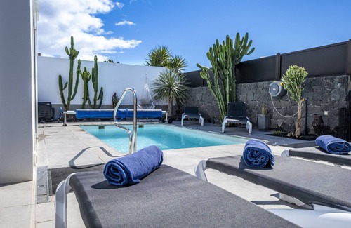 Playa Blanca Villa | Holiday Villa 'Casa Saidera' with Private Pool, Wi-Fi and Air Conditioning