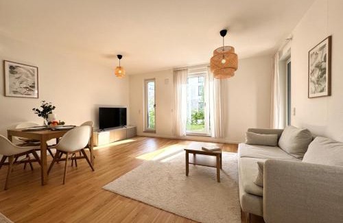 Schoenefeld Apartment | HolidayHome Apartments I Airport Deluxe Condo with Terrace