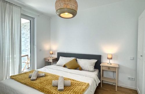 Schoenefeld Apartment | HolidayHome Apartments I Airport Deluxe Condo with Terrace