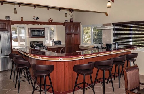West End Villa | Holidaze Villas - Spacious AC Villa With Breathtaking Ocean View - Wifi & Pool