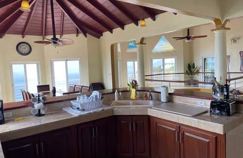 West End Villa | Holidaze Villas - Spacious AC Villa With Breathtaking Ocean View - Wifi & Pool