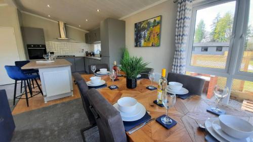 Ryther Cabin | Hollicarrs - Lilypad Lodge