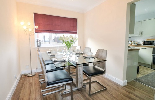 Annesley Woodhouse Cottage | HOLLINWELL VIEW, family friendly, with hot tub in Kirkby-In-Ashfield