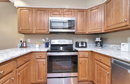 Blowing Rock Condo | Holly 2 | Fireplace, Restaurant, Pool, Spa