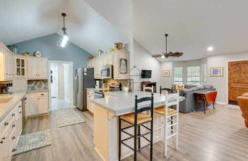 Holly Lake Ranch House | Holly Lake Retreat w/2 Community Pools & Yard