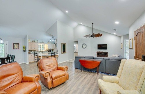 Holly Lake Ranch House | Holly Lake Retreat w/2 Community Pools & Yard