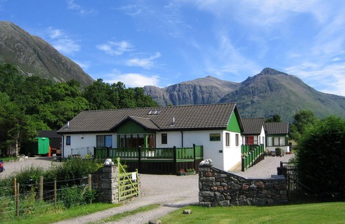 Glencoe Cottage | Holly Tree Cottage Glencoe - modern accommodation | exclusive riverside location