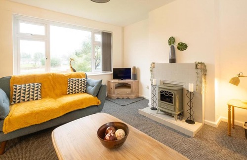 Leiston House | Hollybobs