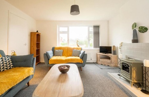 Leiston House | Hollybobs