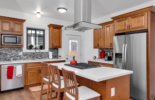 Hollywood House | ★HOLLYWOOD 4B/2B ✩ FULLY RENOVATED ONE OF A KIND CRAFTSMAN HOUSE✩ W/PARKING