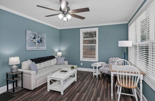 Columbia Apartment | Hollywood Hideaway - 1BR 1BA