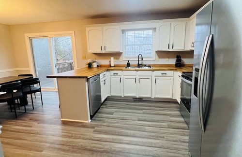 Clarksville House | Hollywood Hideaway, Amazing, Comfy, Spacious 4-bedroom house in w/theater room