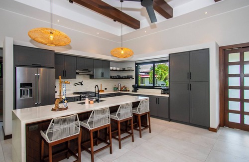 Uvita Villa | Hollywood House, walk 2 beach, 4 bdrs!