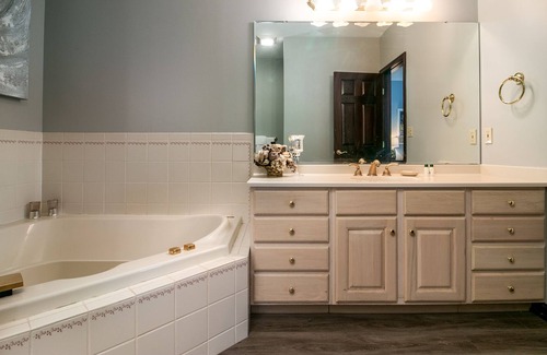 Valparaiso Apartment | Holyrood Suite at Aberdeen