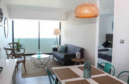 Historical District Apartment | HOM I Amplio Depto 2D2B Estacionamiento y Terraza Vista al Mar PNM 1118
