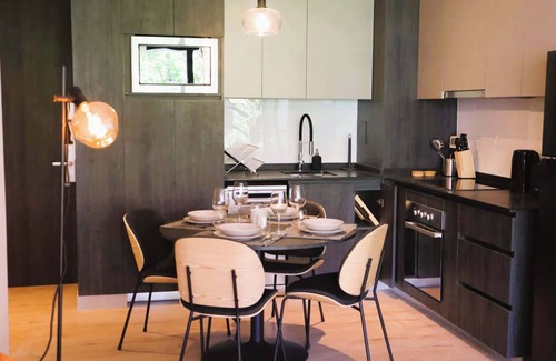 Apoquindo Apartment | HOM I Depto 2D2B 4PAX Las Condes, Estacionamiento