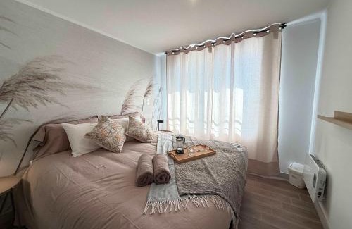Downtown Santiago Apartment | HOM l Cercano al Metro Toesca con Parking en Stgo
