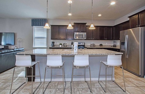 Four Corners House | Home 8 Bdrm at Windsor Westside with Top Amenities