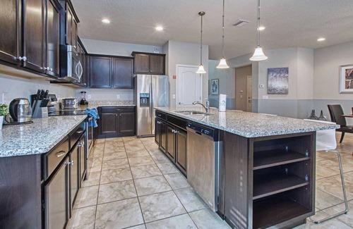 Four Corners House | Home 8 Bdrm at Windsor Westside with Top Amenities