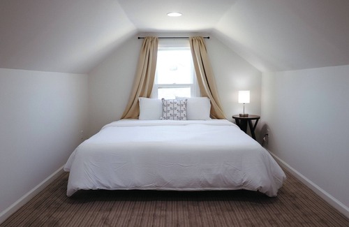South Central Omaha House | Home away from home. 10 minutes from major Omaha attractions.
