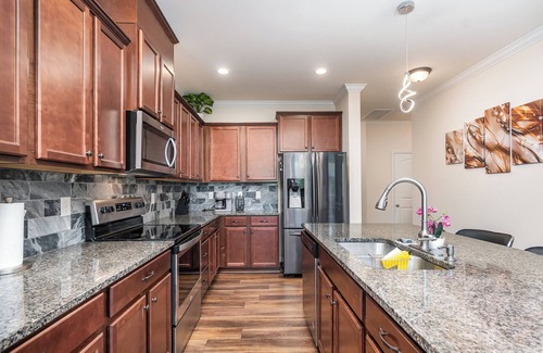 Bowling Green House | Home away from home in Charlotte