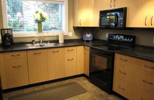 Victoria Apartment | Home Away From Home - King Bed - Rare opening due to cancellation