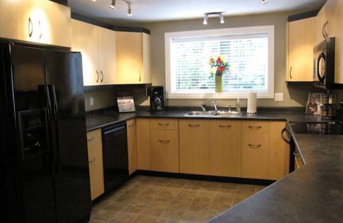 Victoria Apartment | Home Away From Home - King Bed - Rare opening due to cancellation