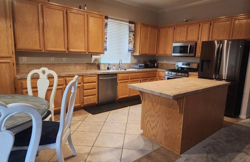 Elk Grove House | Home Away From Home!nFamily Friendly near popular attractions in Elk Grove!
