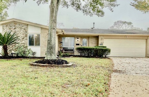 El Lago House | Home away from home: NASA/Kemah boardwalk/Beach