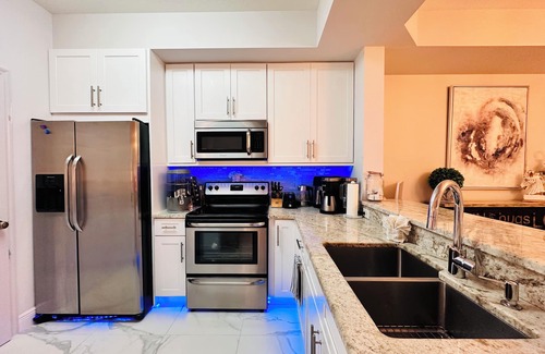 McGregor Condo | "Home away like home"-luxury, relaxing tropical escape to a sunshine state