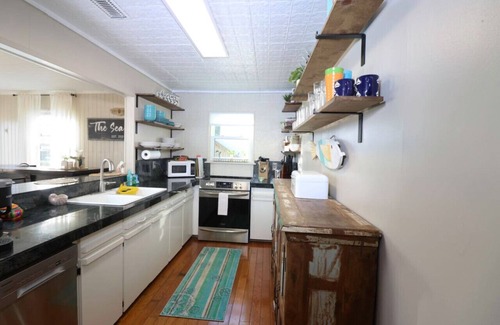 Galveston House | Home Bar, Lounge, and Arcade! Close to the beach and Marina