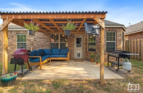 Fayetteville House | Home for the whole family in the middle of town.