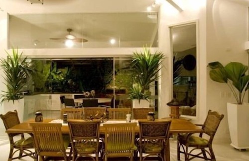 Sao Sebastiao House | Home Ground in Gated Community - 4 suites - Private pool