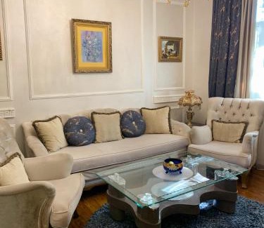 Kentron Apartment | home in central city