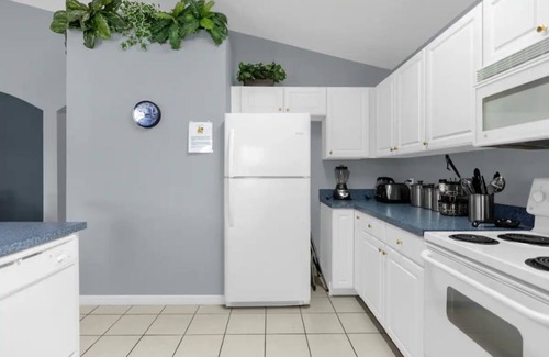 Highgate Park House | Home in Davenport close to Parks w/Pool
