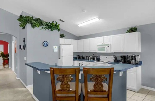 Highgate Park House | Home in Davenport close to Parks w/Pool