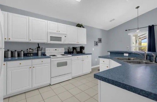 Highgate Park House | Home in Davenport close to Parks w/Pool