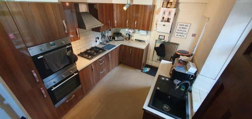 Sutton-in-Craven House | Home in Glusburn with hot tub and three cats