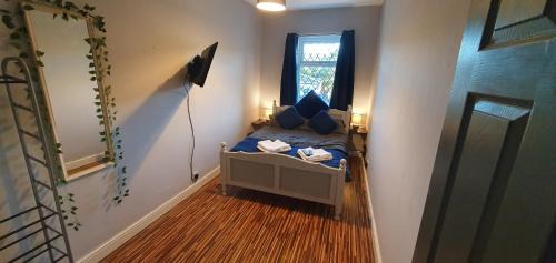 Sutton-in-Craven House | Home in Glusburn with hot tub and three cats