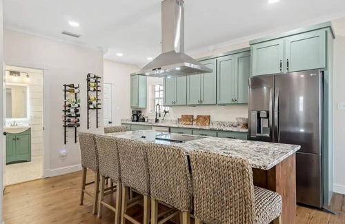 Carolyn Estates House | Home in Mabanknn
