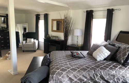 Chippawa House | Home in Niagara Falls Roginas waterfront paradise minutes to the falls