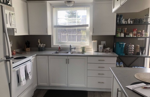 Chippawa House | Home in Niagara Falls Roginas waterfront paradise minutes to the falls