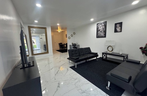 West Palm Beach House | Home in the heart of west Palm Beach