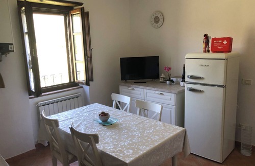 Passignano sul Trasimeno Apartment | Home from Home in Passignano - Lakeside views!