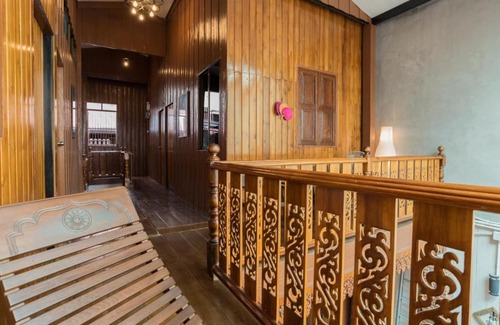 Maha Phruttharam Hostel | Home Mali Hostel at Hua Lumpong