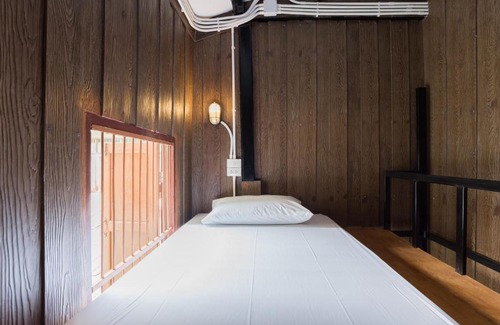 Maha Phruttharam Hostel | Home Mali Hostel at Hua Lumpong