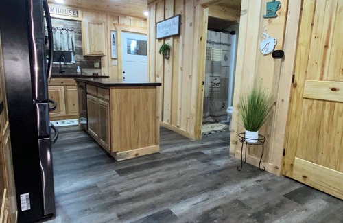 North East Other | Home on 3 acres in the heart of wine country w/gameroom. 5 min to Lake Erie.
